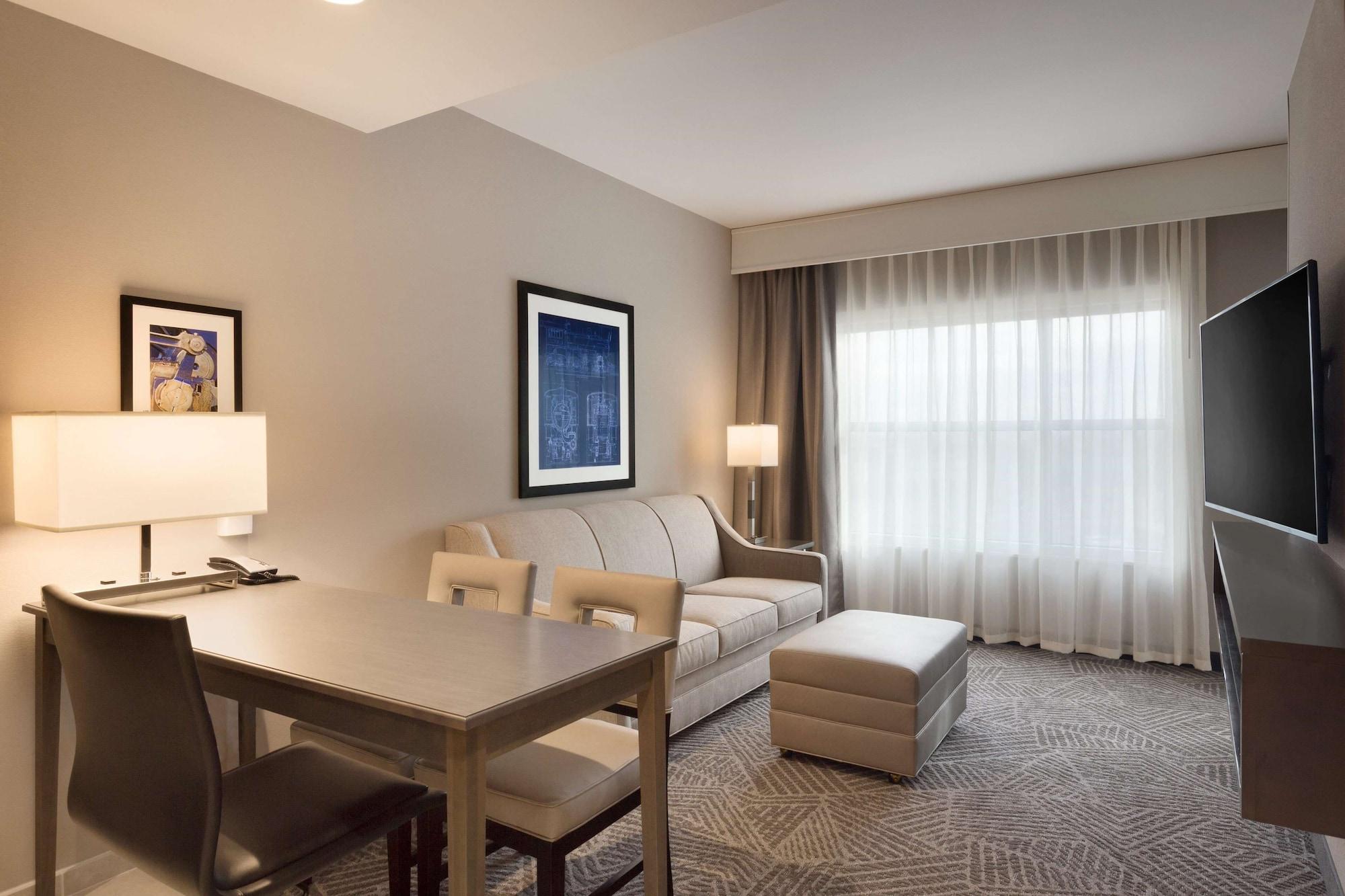 Embassy Suites By Hilton Kansas City Olathe Exterior photo