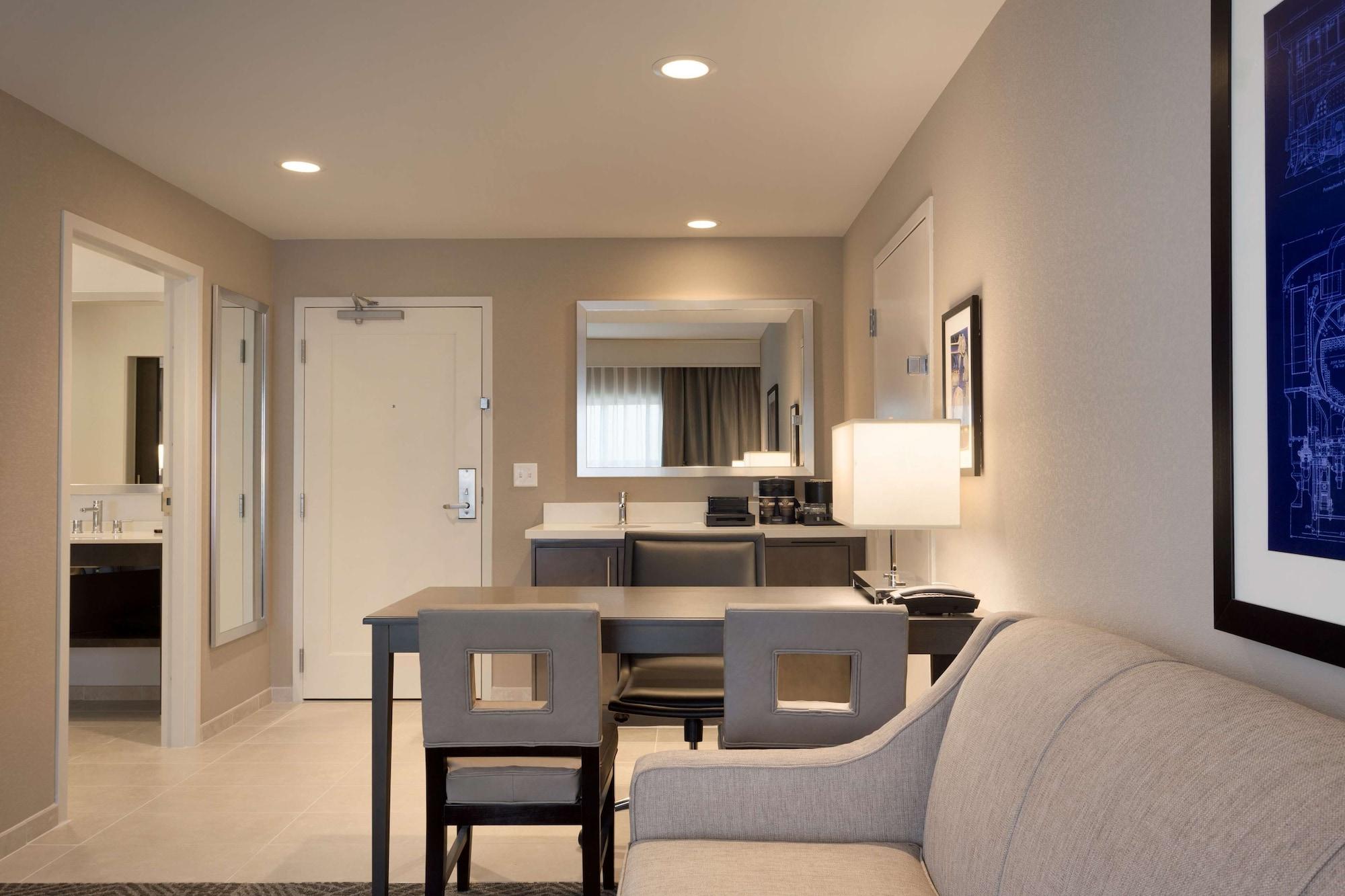 Embassy Suites By Hilton Kansas City Olathe Exterior photo
