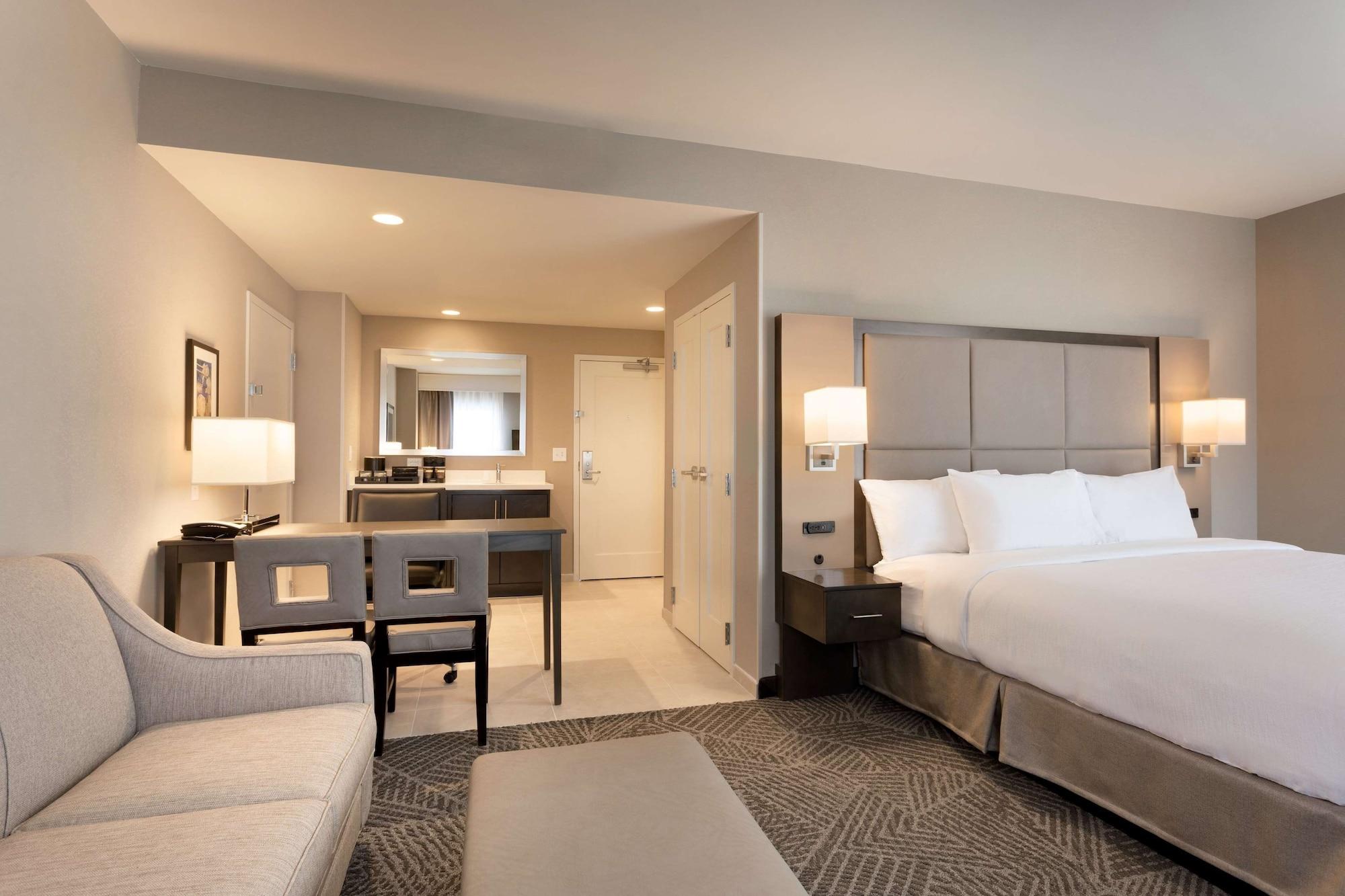 Embassy Suites By Hilton Kansas City Olathe Exterior photo