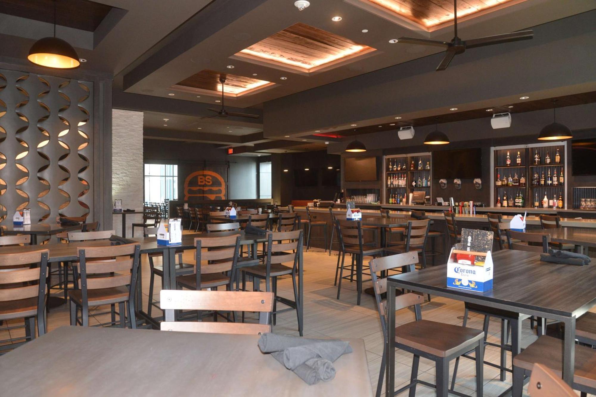 Embassy Suites By Hilton Kansas City Olathe Exterior photo