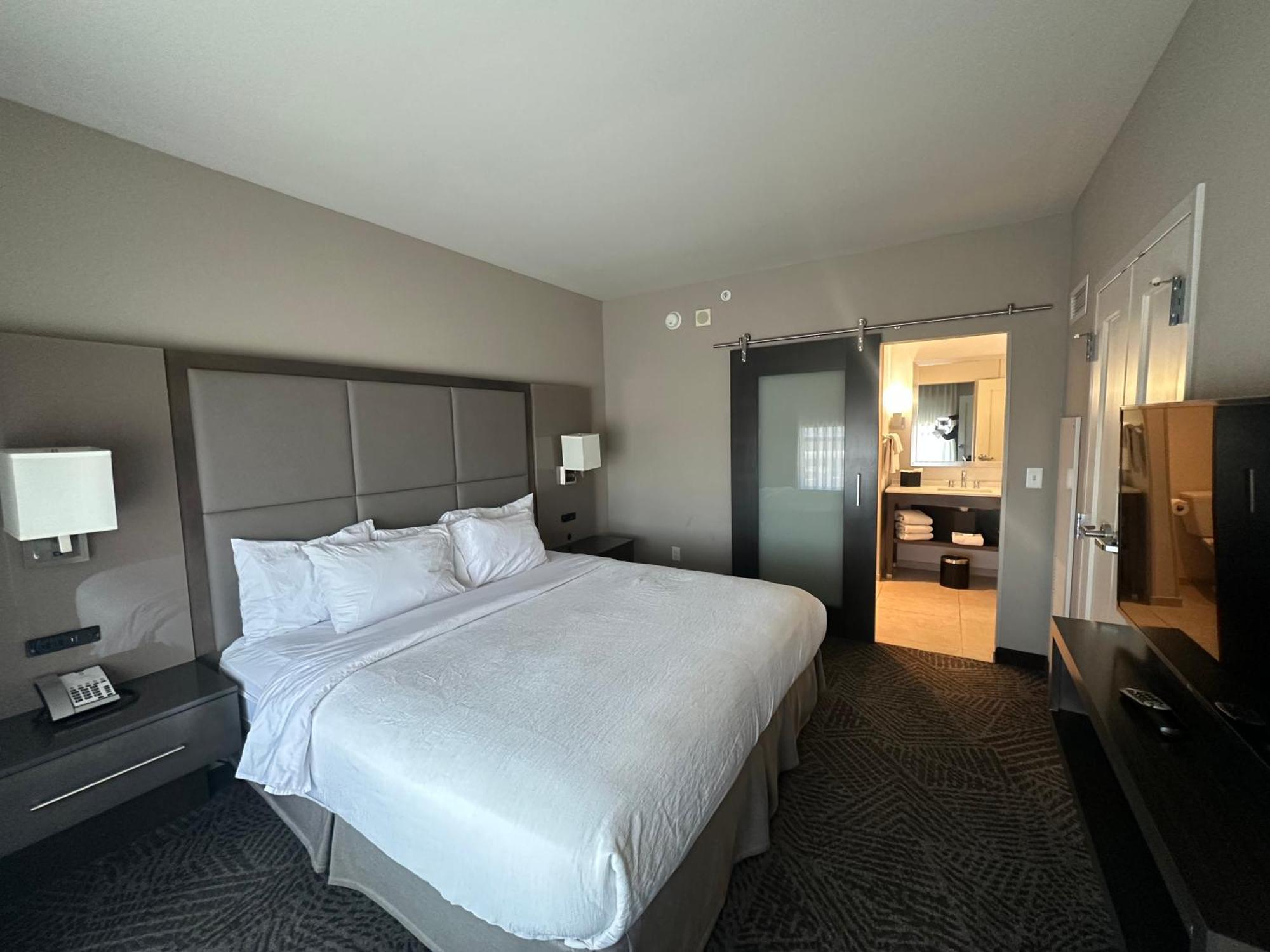 Embassy Suites By Hilton Kansas City Olathe Exterior photo