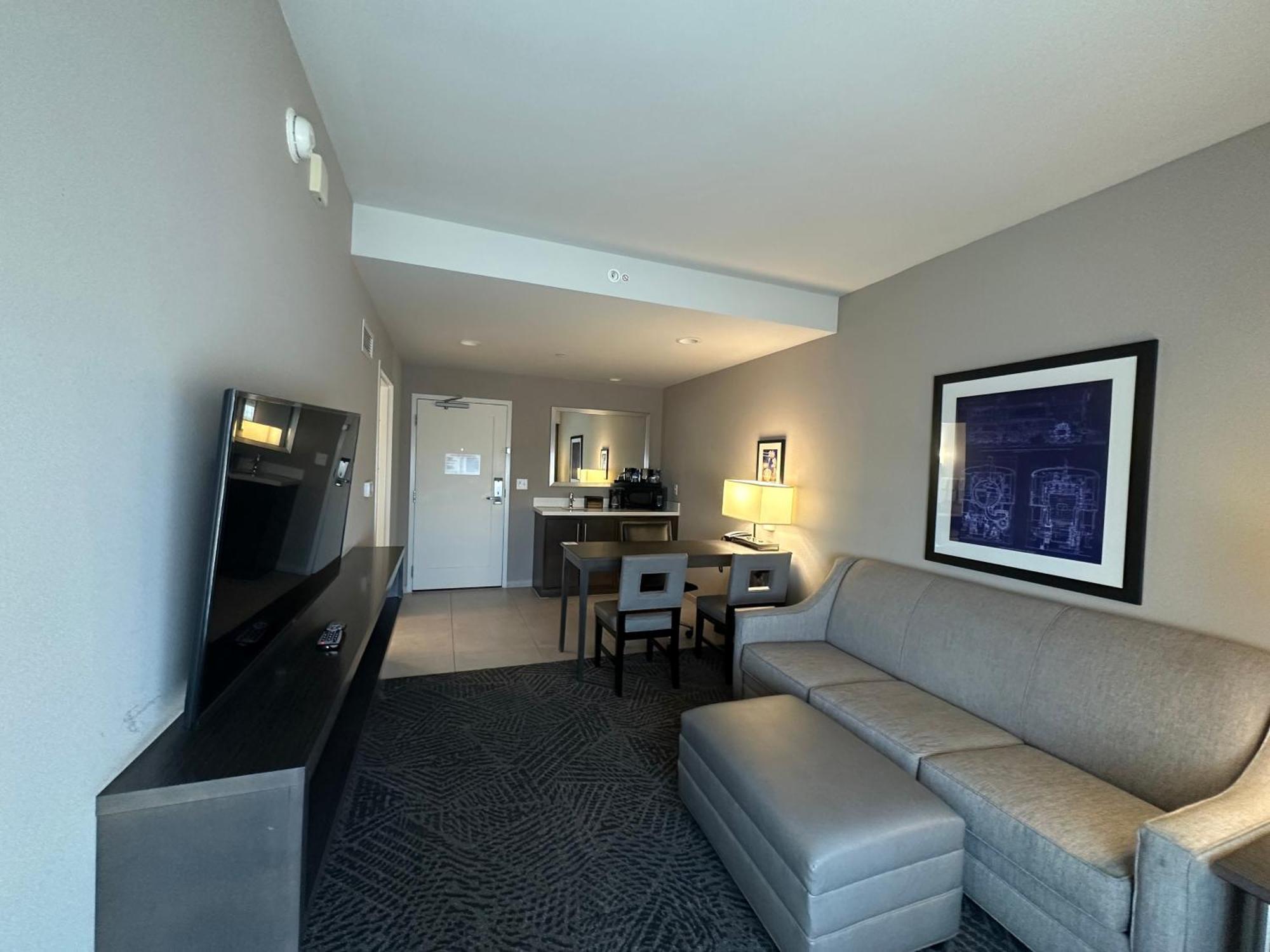 Embassy Suites By Hilton Kansas City Olathe Exterior photo