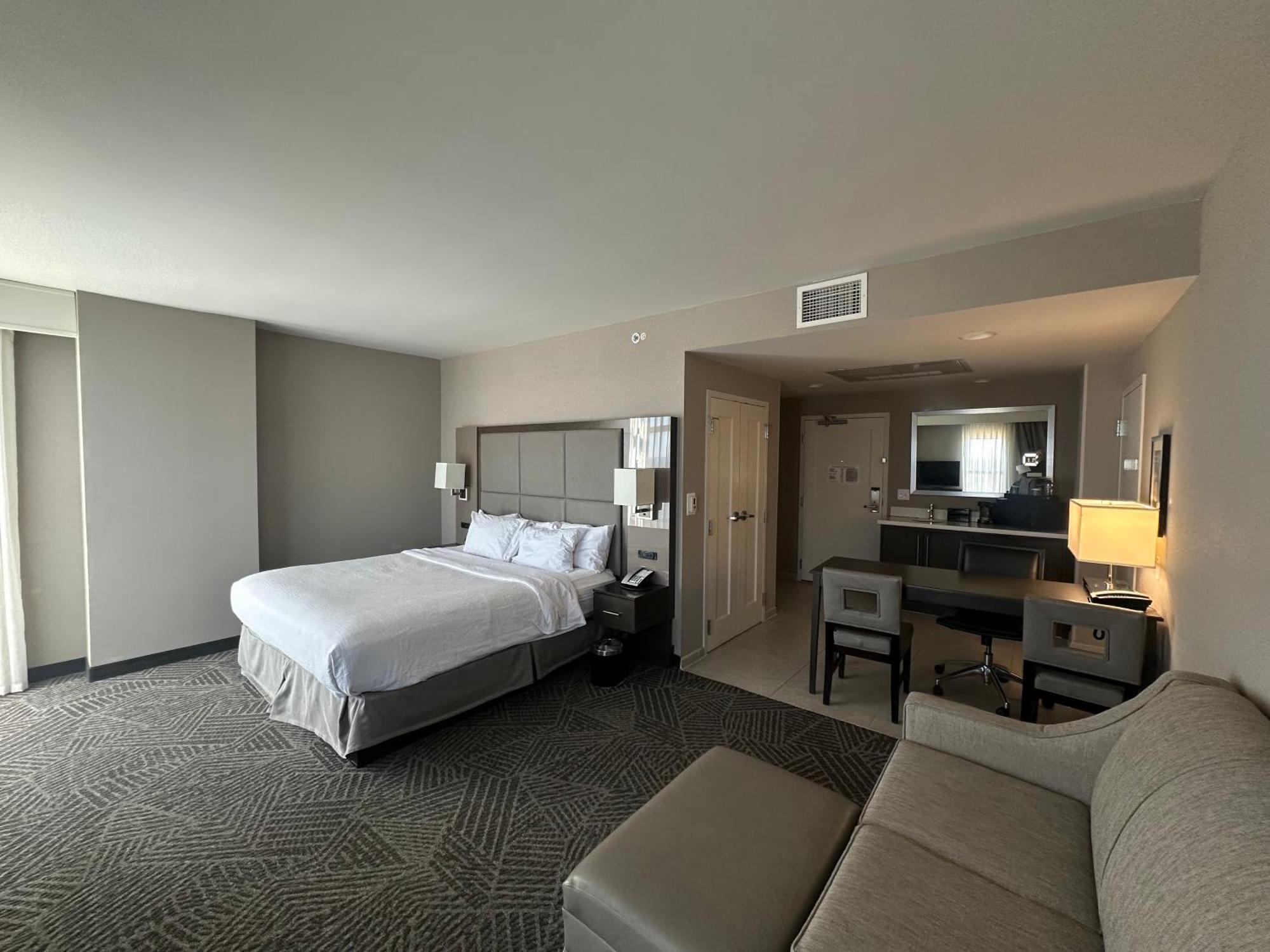 Embassy Suites By Hilton Kansas City Olathe Exterior photo